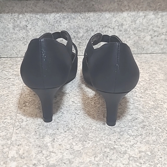 Life Stride Soft System Stylish Black Women's Shoes - Picture 4 of 9